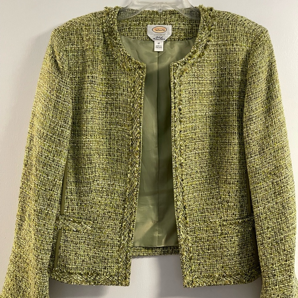 Talbots women’s jacket, like brand new condition, fully lined.